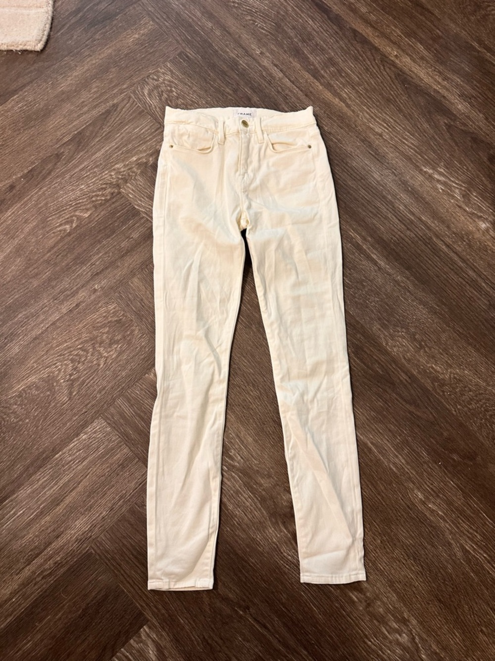 Frame Denim Skinny Jeans in Cream